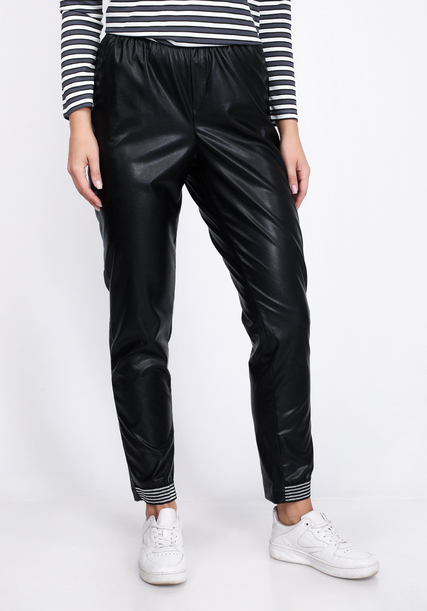 Брюки из эко-кожи с манжетам по низу изделия Star Fashion, размер 62, цвет черный - фото 6