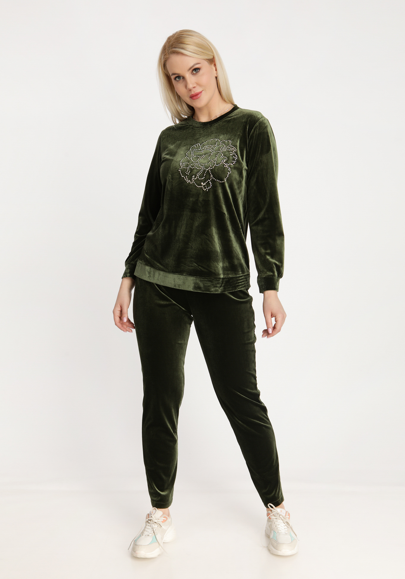 Костюм из бархата с аппликацией жен пижама валерия зеленый р 52
