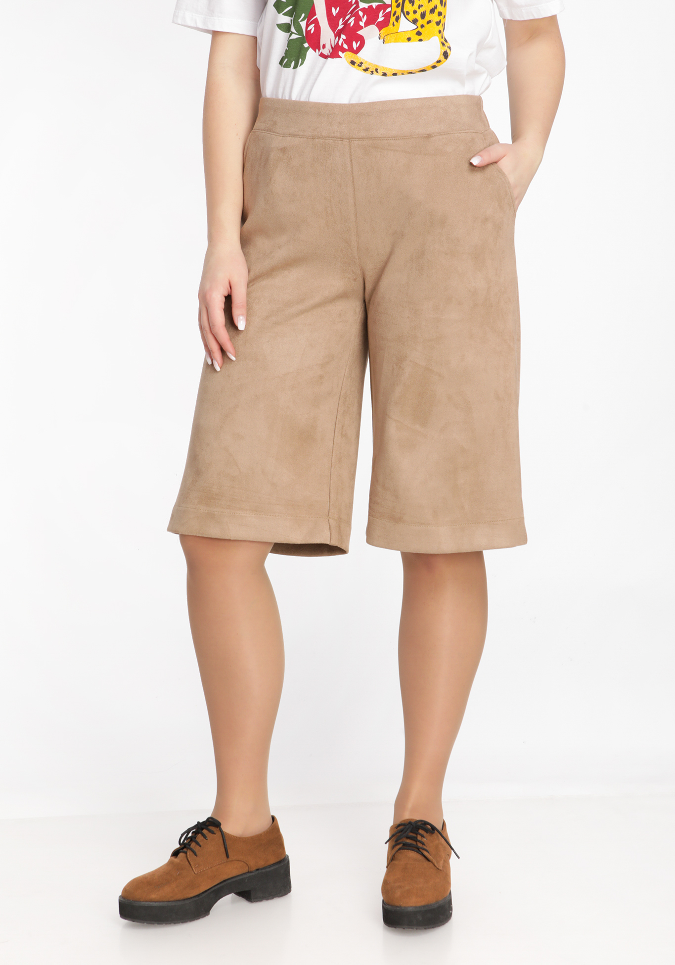 Шорты женские ниже колена из эко-замши Star Fashion, размер 50, цвет бежевый - фото 1