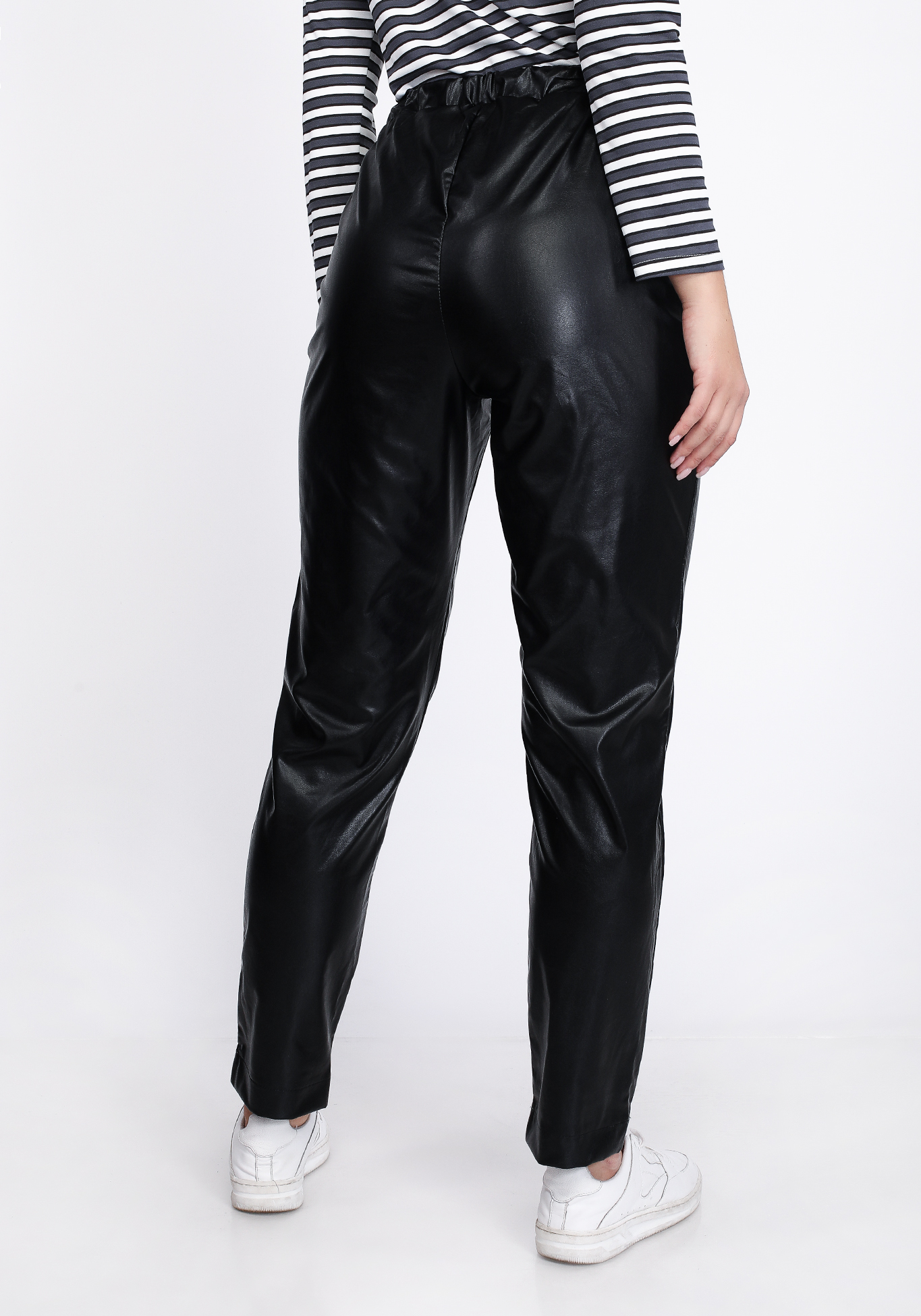 Брюки из эко-кожи с манжетам по низу изделия Star Fashion, размер 62, цвет черный - фото 8