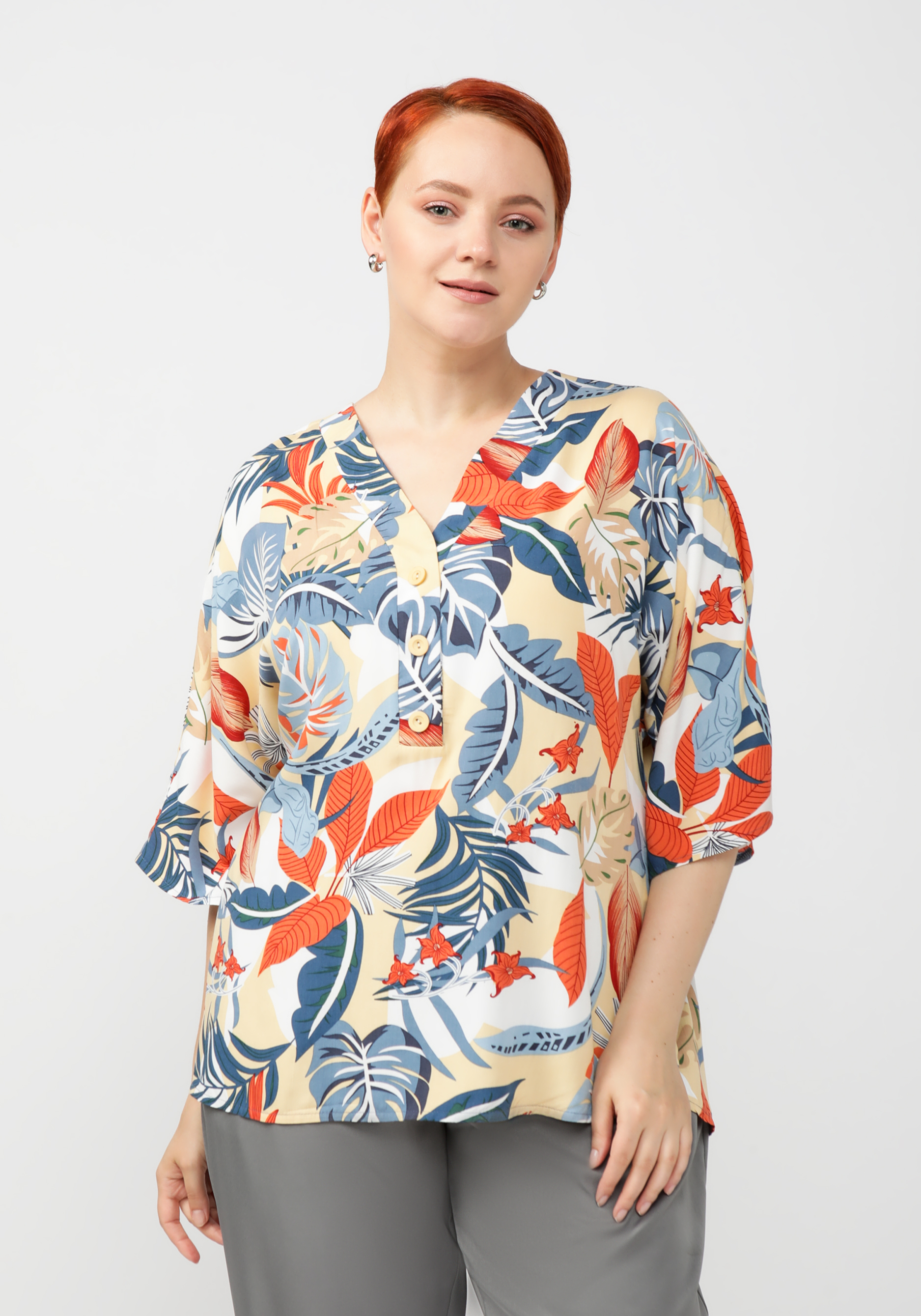 Блуза с тропическим принтом 