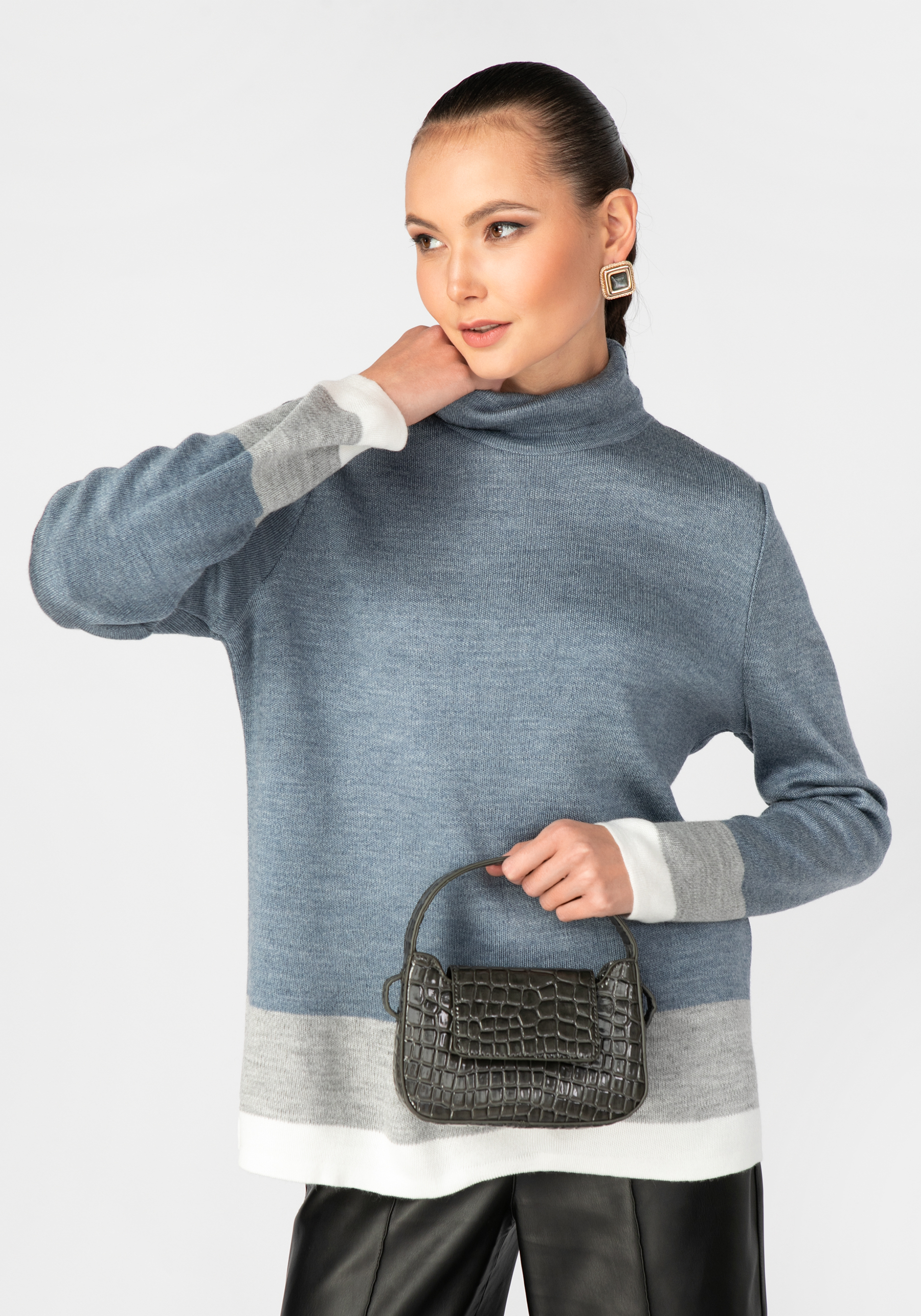 Свитер женский с контрастными полосами свитер женский с контрастными полосами