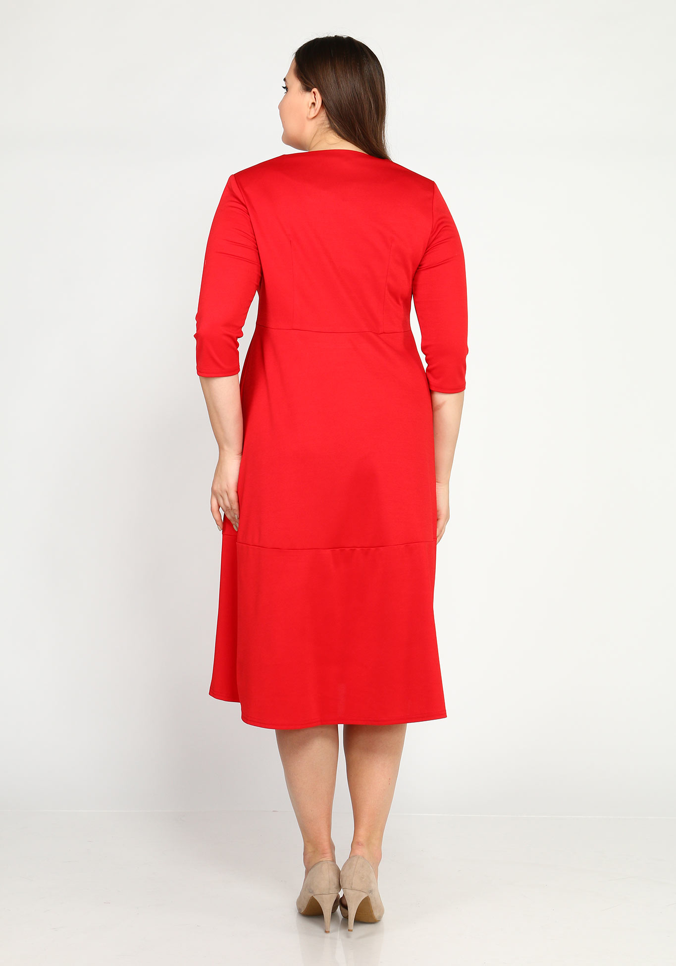 Платье А-силуэта с рукавом 3/4 и брошью Kumar collection, размер 64, цвет красный - фото 3